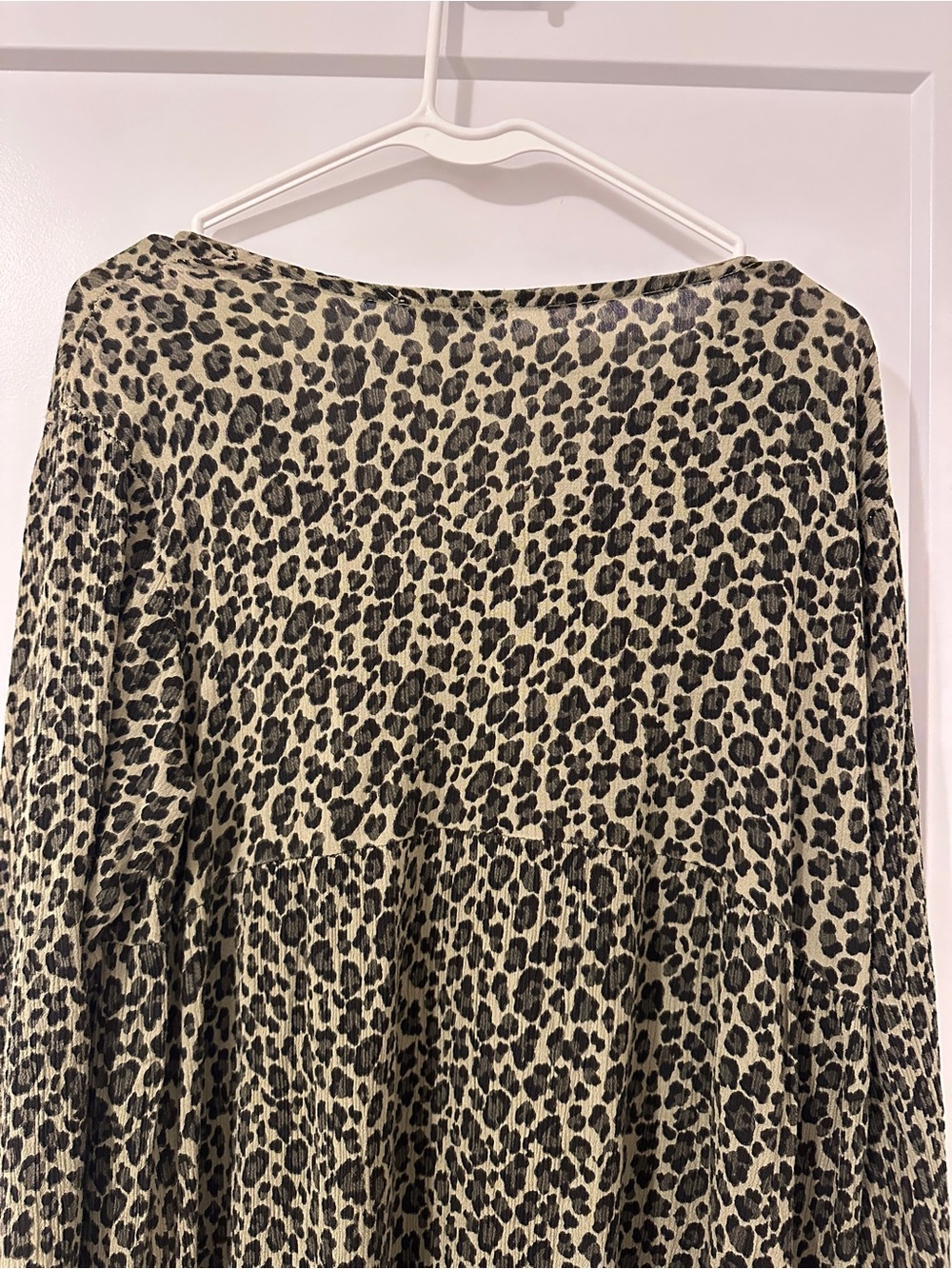 Pistache Green Leopard Print V-neck Flowy Dress Size Large Women’s - Picture 12 of 15